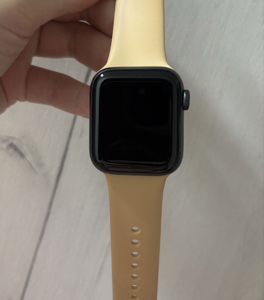 Смарт-годинник Apple Watch SE GPS 40mm Space Gray