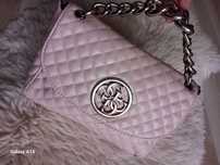 Guess pudrowa torebka oryginalna