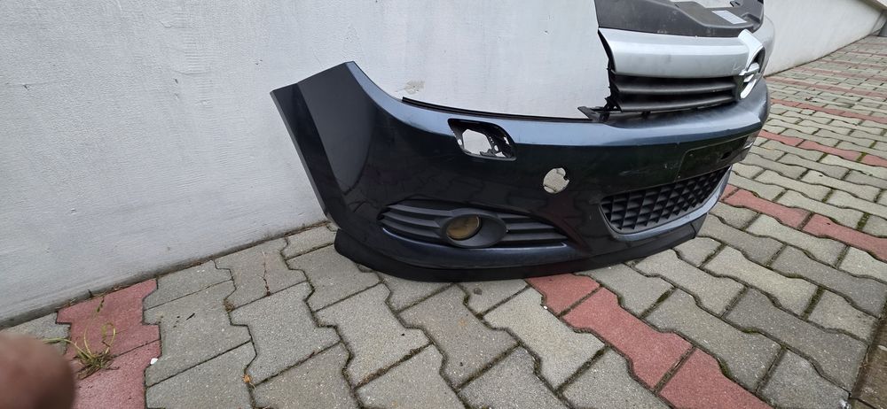 Zderzak opel astra h gtc z grilem