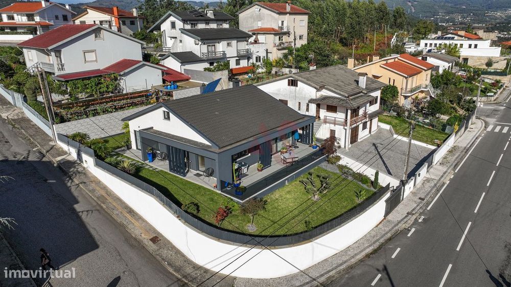 Moradia T3 Térrea Seminova no Centro de Vila Verde