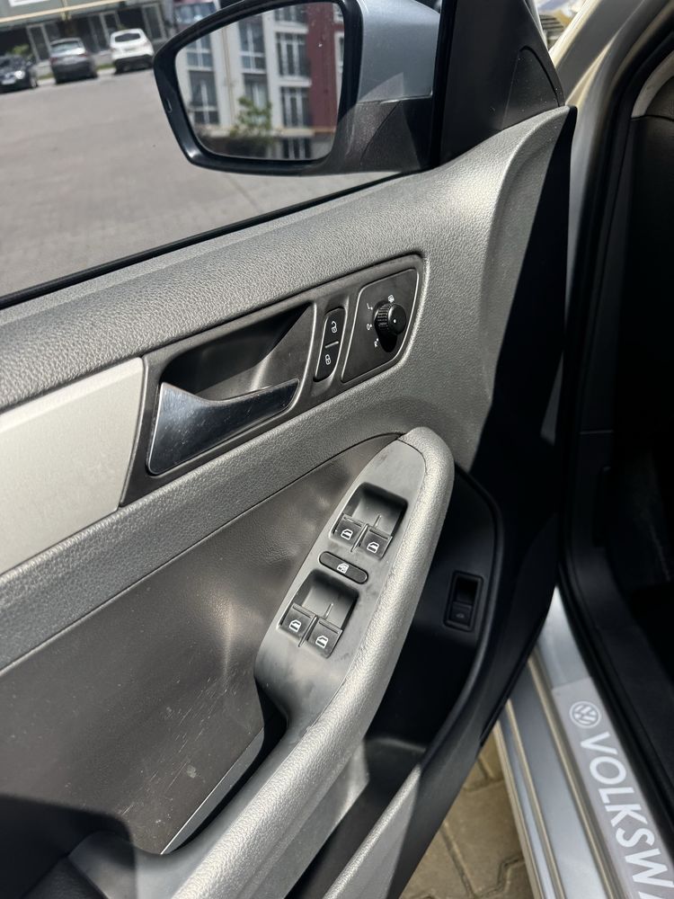 Продаж VW jetta 2.0 дизель автомат 2011 рік
