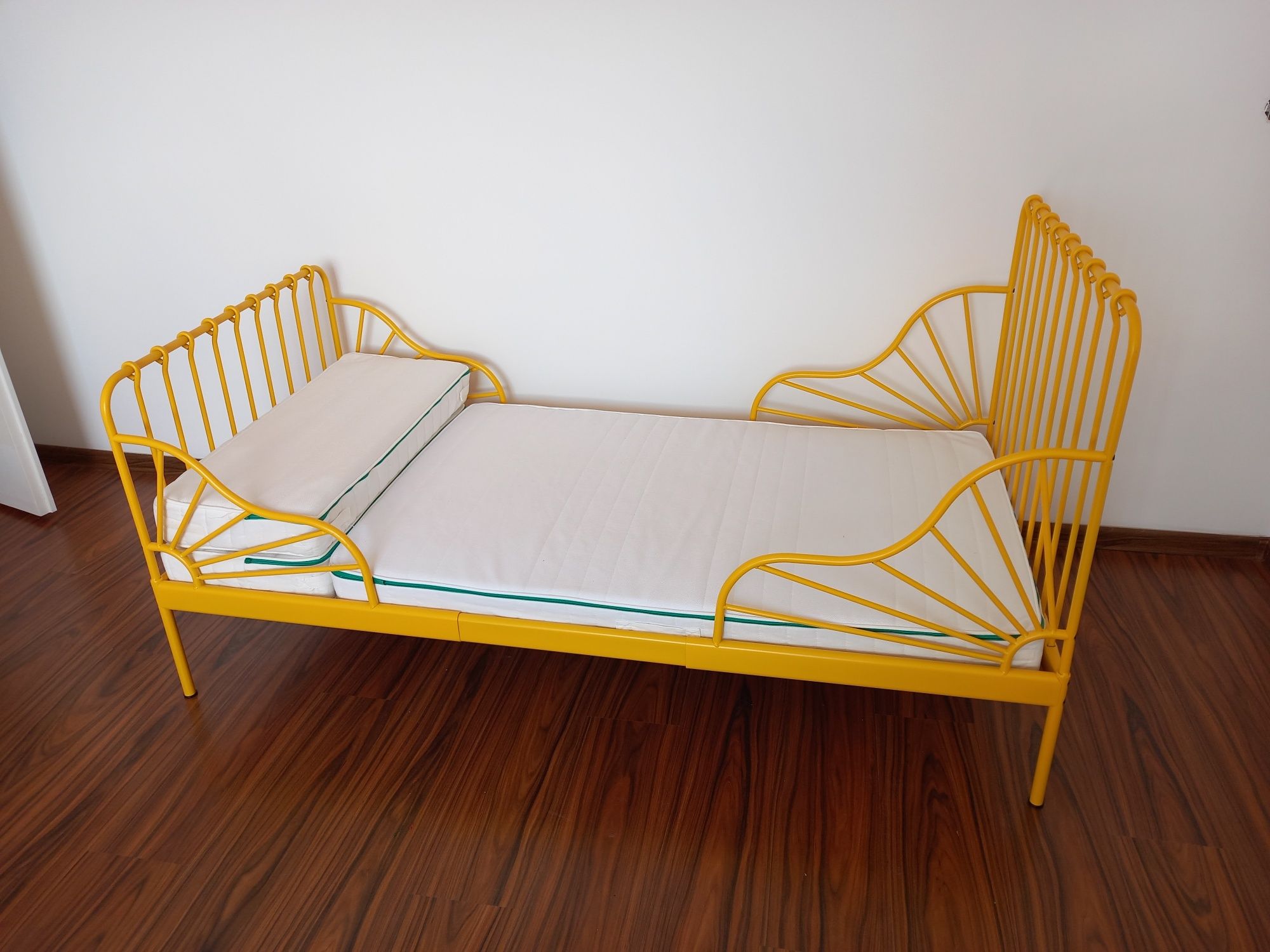 Minnen rozsuwana rama łóżka 80x200 żółta wraz z materacem