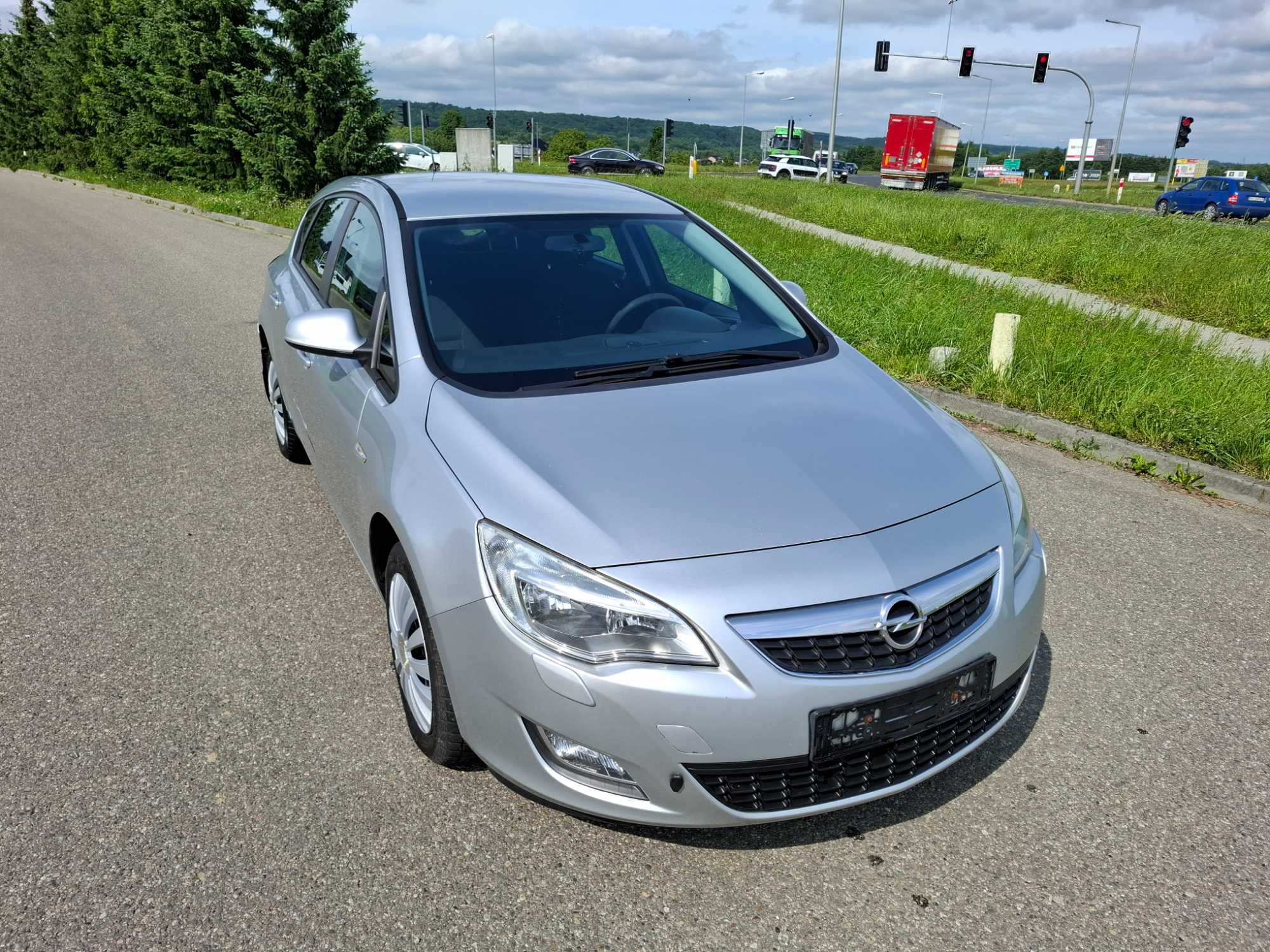 Opel Astra J 1.7 CDTI 110KM 2012r Klima 6 Bieg