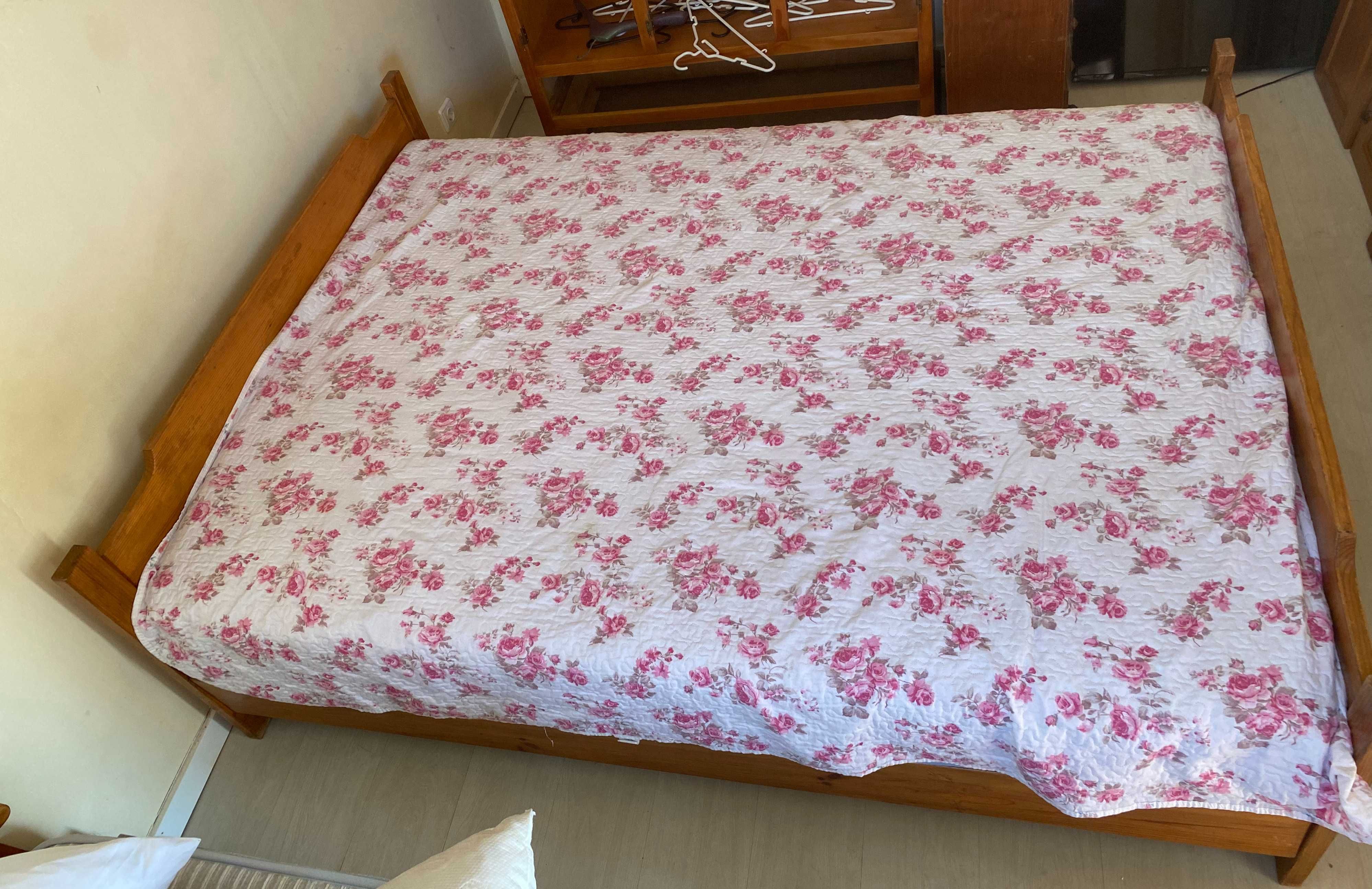 Móveis para quarto - Cama casal + colchão / Comoda / Mesa de cabeceira