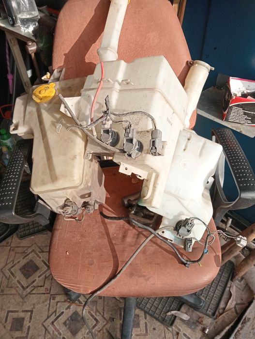 Бачок омывателя Mazda 6 GG Mazda MPV Мазда 3 ВК седан хечбек