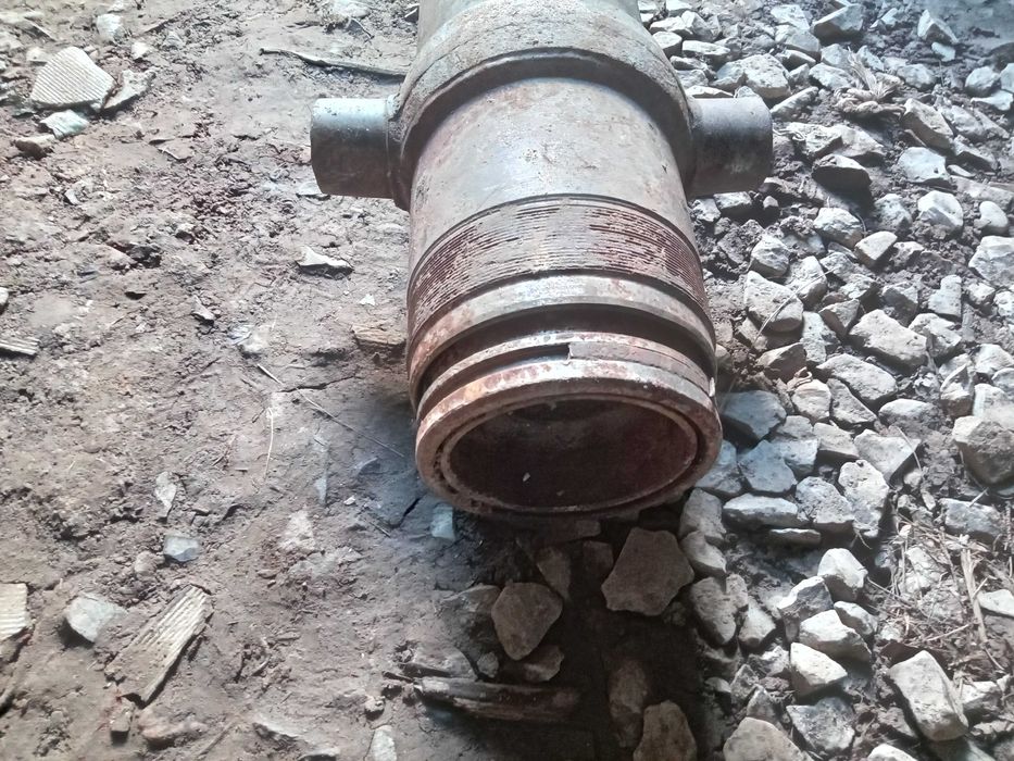 Циліндр на чотири штоки.