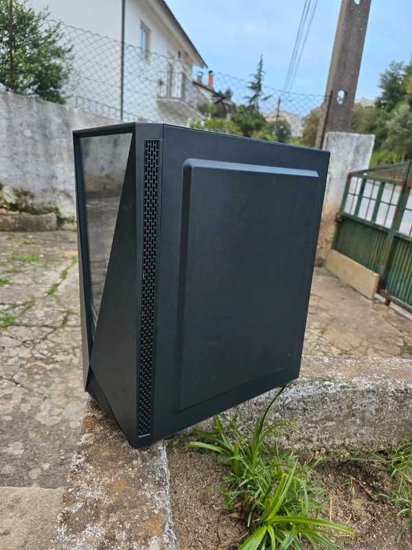 CAIXA Kolink Void RGB