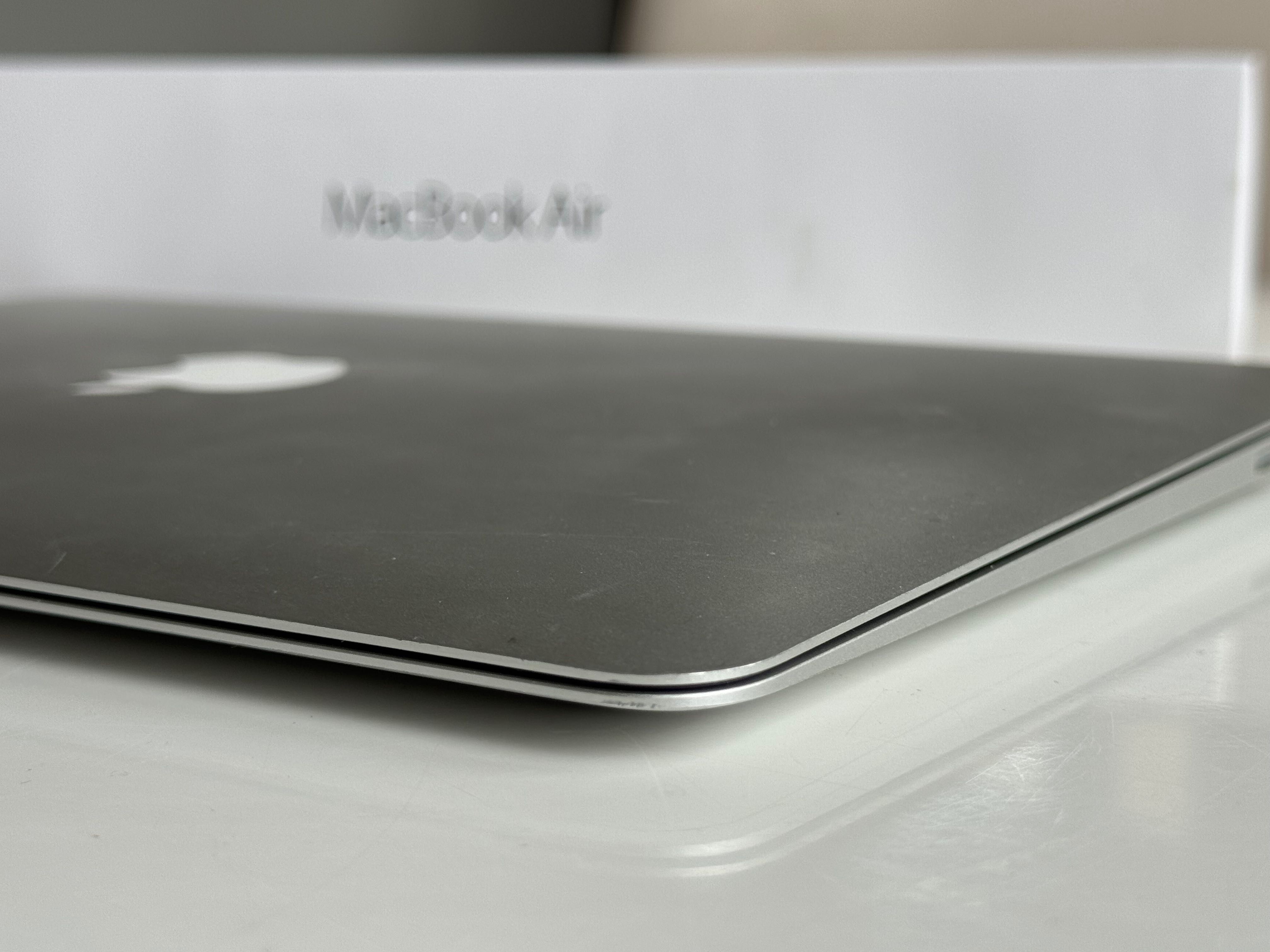MacBook Air A1466 w bardzo dobrym stanie!