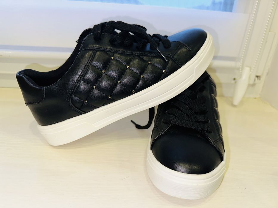 Кеди , кросівки, мокасини Bata 35