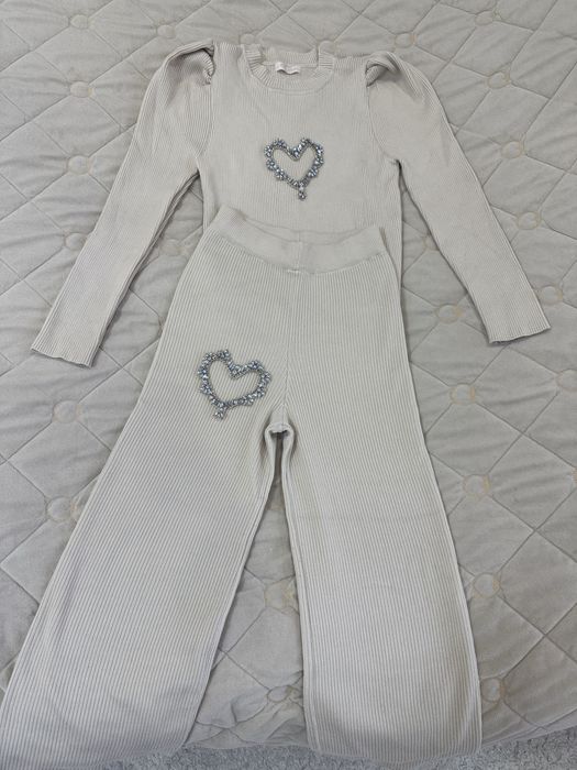 Костюм трикотажный 8-9 лет