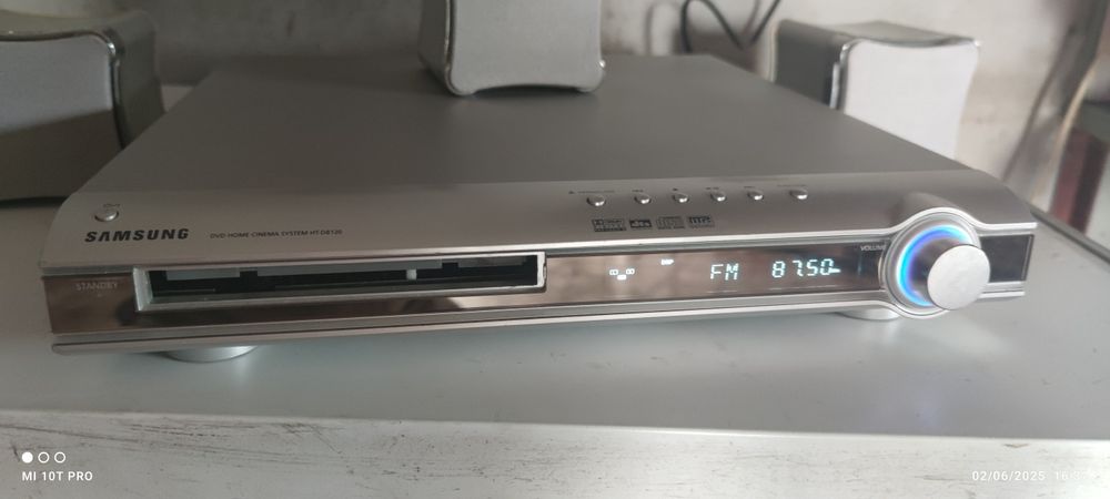 DVD Samsung cinema Hoom a funcionar bem, com 3 satélites.
