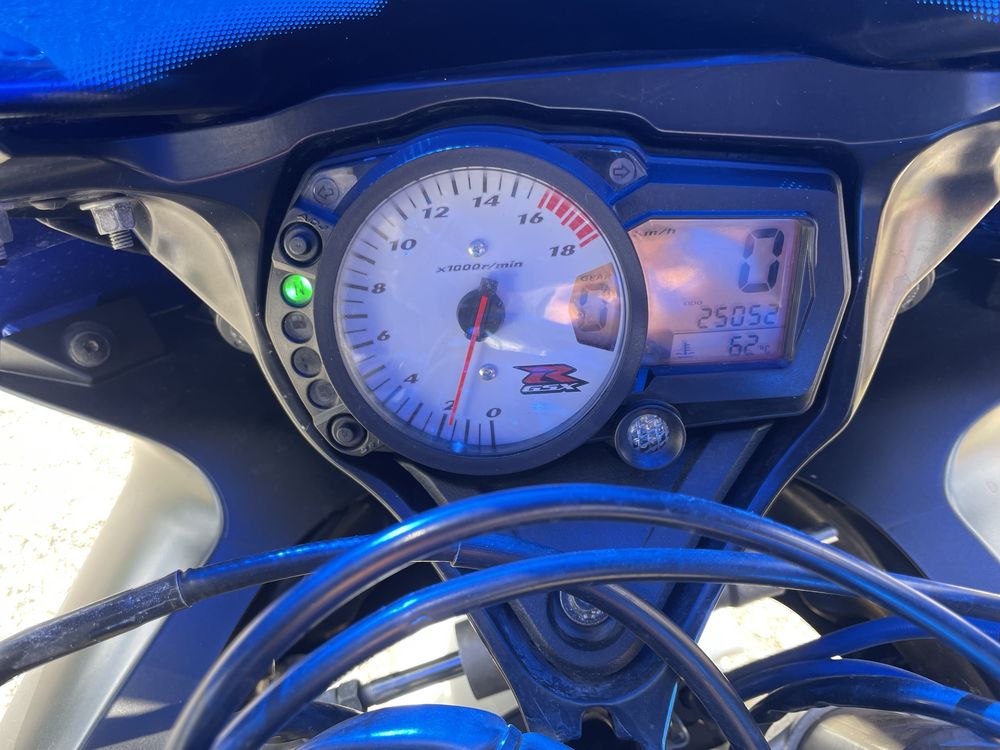 Suzuki gsxr600 K7