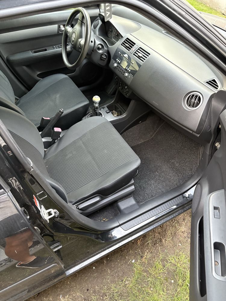 Suzuki Swift 2005r do sprzedania. Silnik 1.5 w benzynie z gazem.