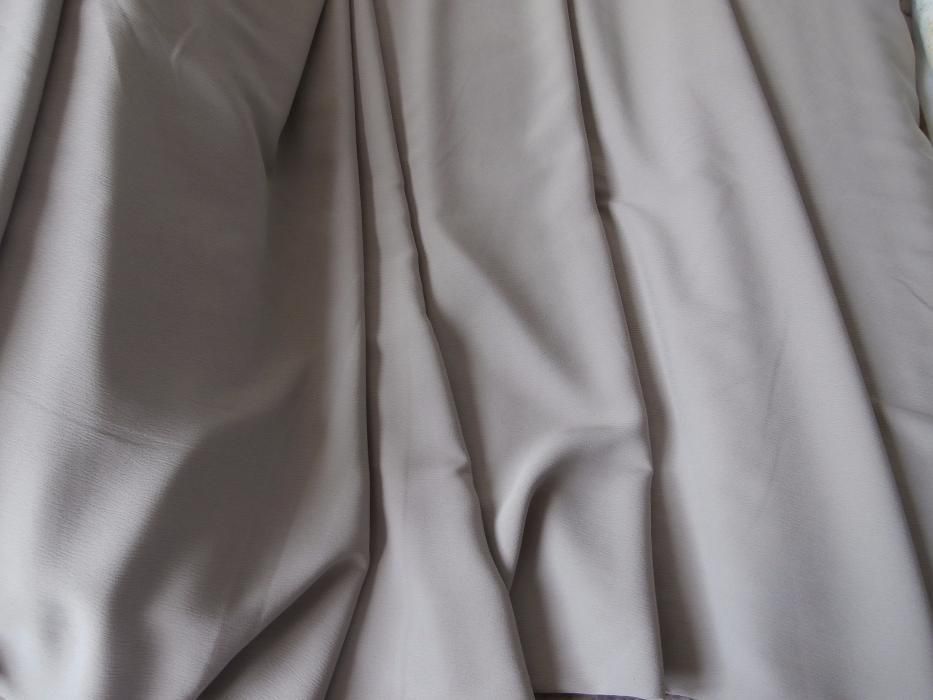 tkanina - elana lejaca bezowa - fajna na spodnie, spodnice - na metry