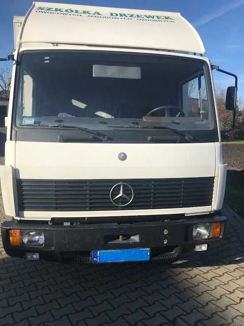 Mercedes 814d, izoterma z windą
