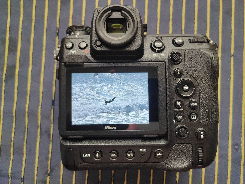 Nikon Z9 com duas baterias