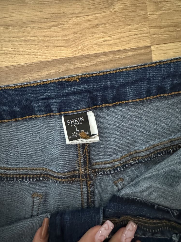 Spodnie jeansowe z wysokim stanem przetarcia