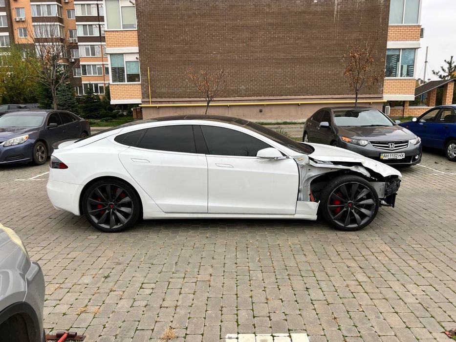 Тесла модел с рестайлинг