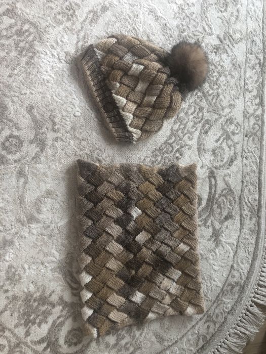 Шапка і шарф коричневі