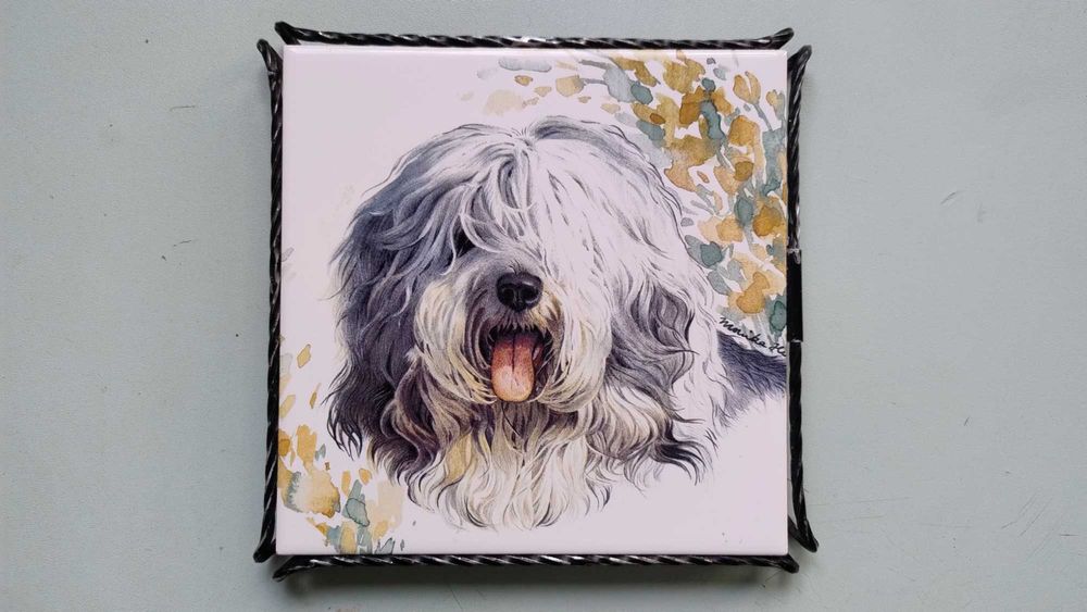 Ceramiczny kafelek na nóżkach z psem