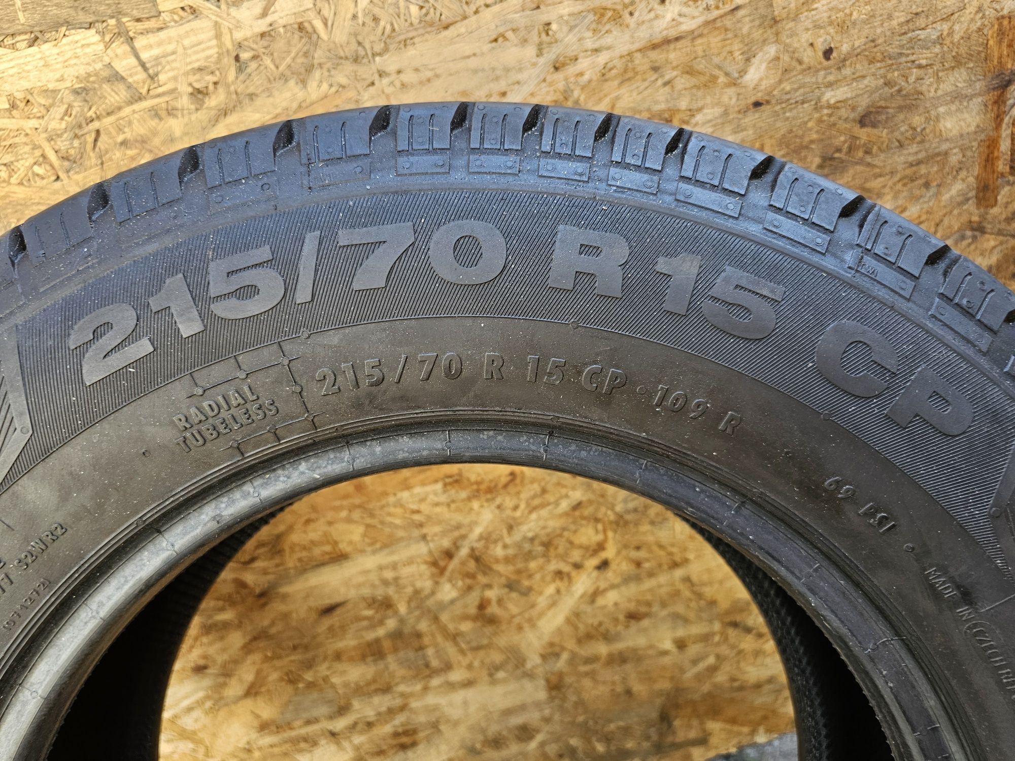 Idealne!!  10mm. 215/70 r15C Continetal Vanco Camper. 3017