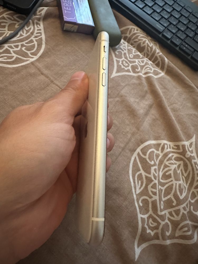 Продам iphone 11 64 gb