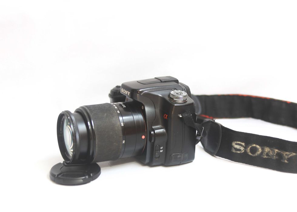 Sony A100 com lente Sony 18-70mm máquina fotográfica digital reflex