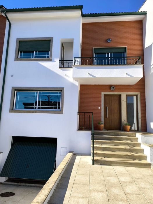 Moradia em Banda T5 a 5 min de Viseu