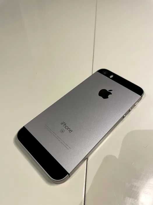 iPhone 5 SE with case and box