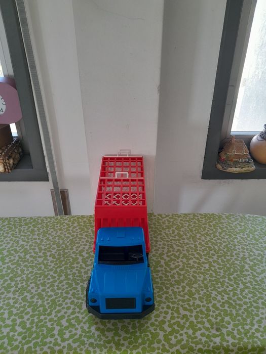 Vendo Camião de Brincar para Criança muito bonito como novo