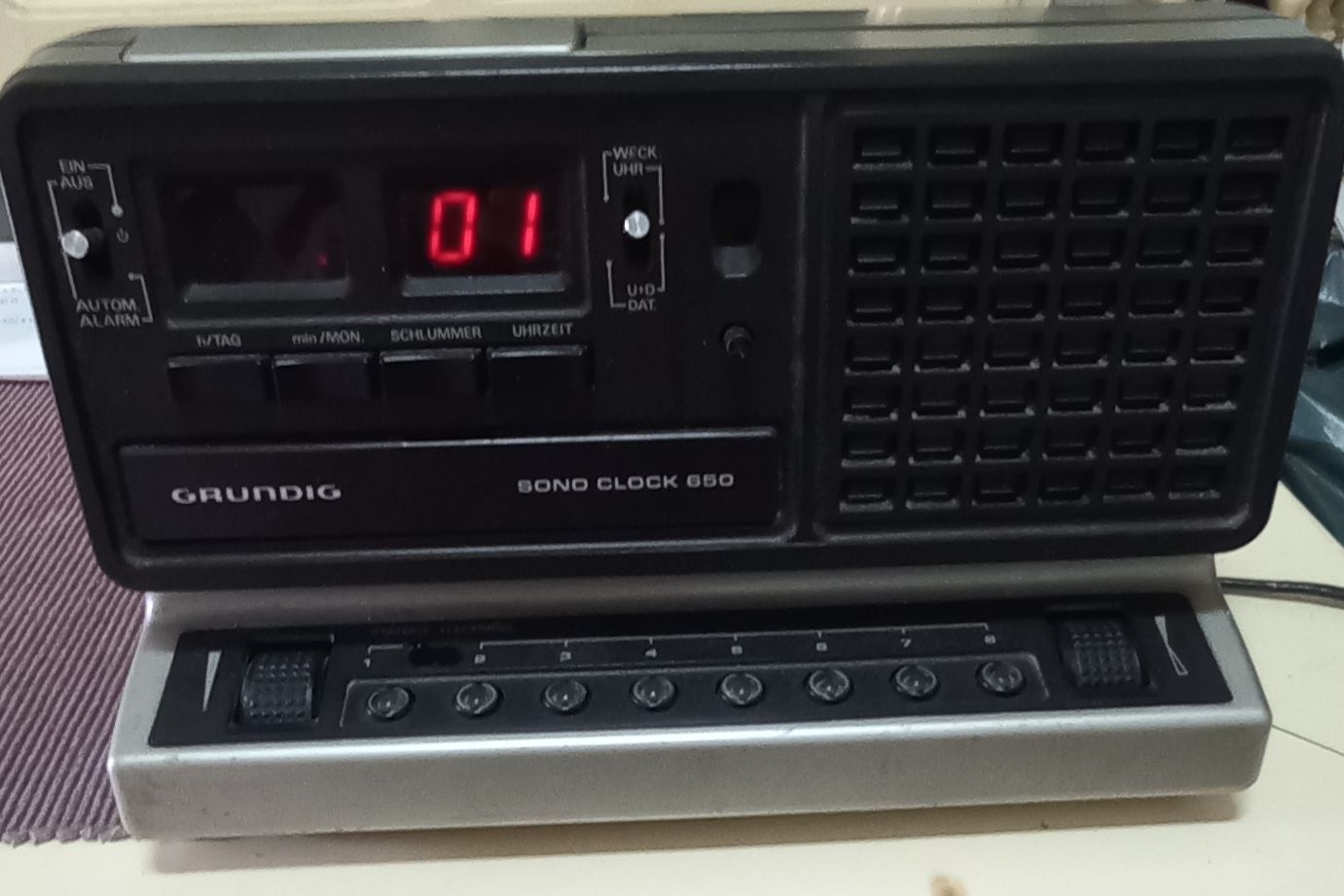 Rádio Grundig Sono 650, fabricado em Portugal