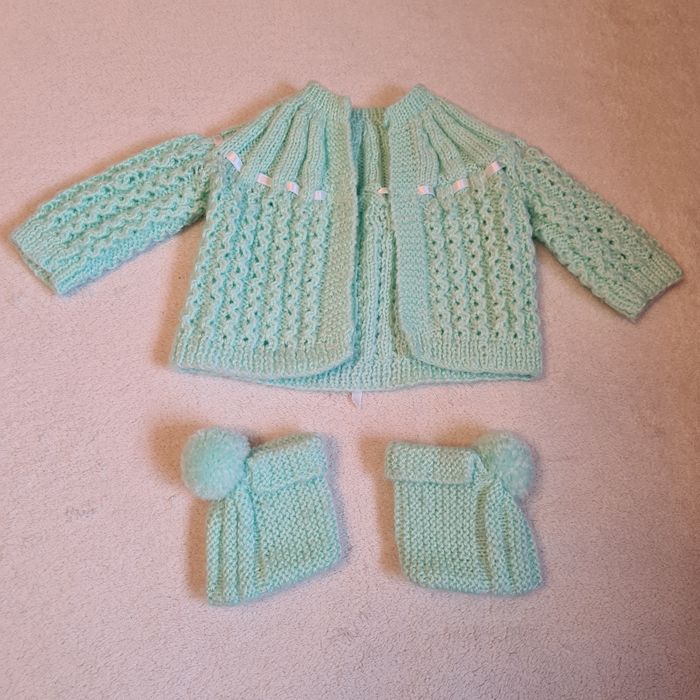 Sweterek i skarpetki handmade 56