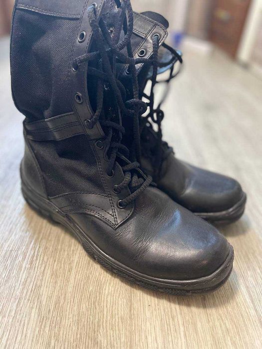 Берци легкі шкіряні чорні Tornado, 40р