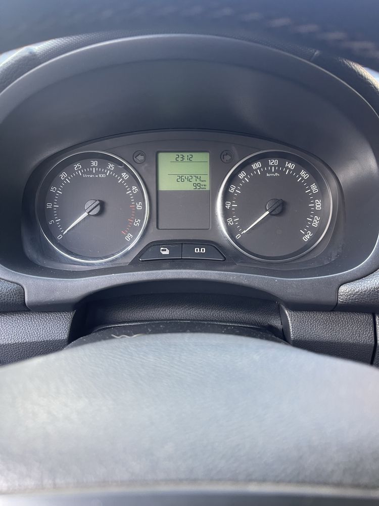 Skoda fabia 2 1.6 tdi 2011 року