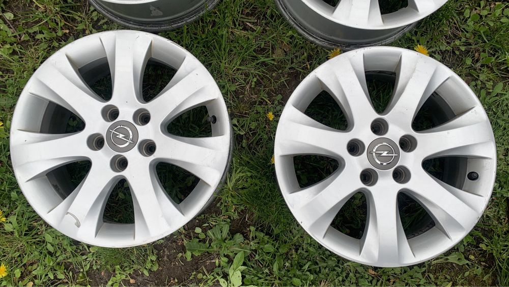 Комплект оригинальных литых дисков Opel R16 6,5J 16H2 ET37, GM13260605