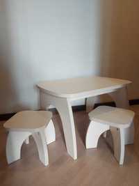 Дитячий стіл з двома стільцями