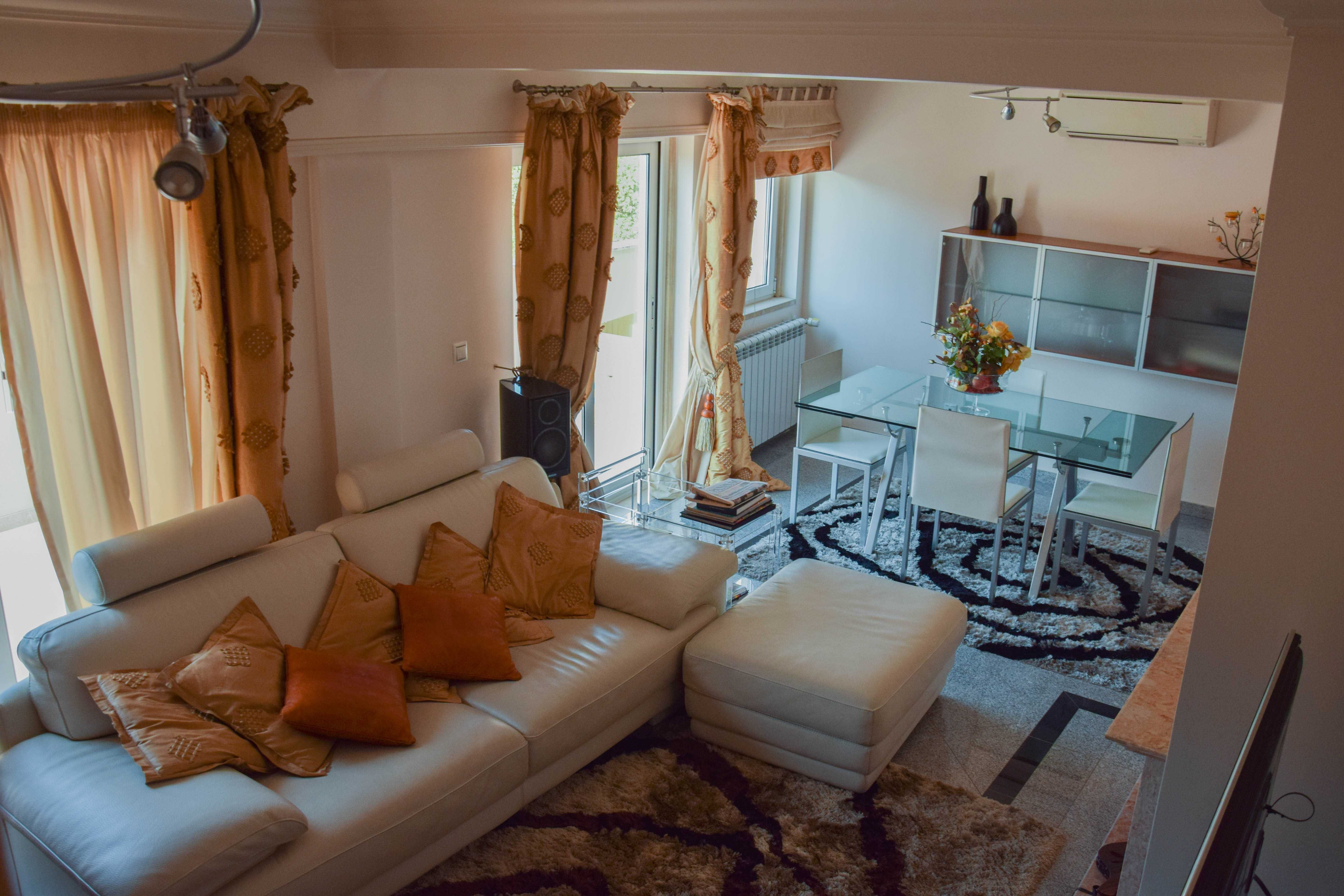 Apartamento T2 + 1  em  Algés (Negociável)