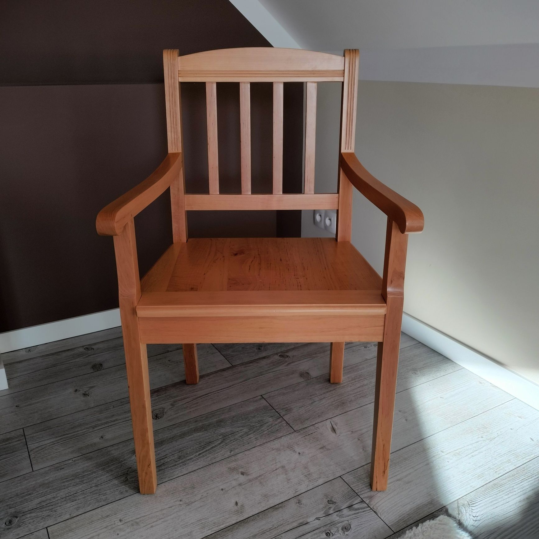 Fotel drewniany krzesło