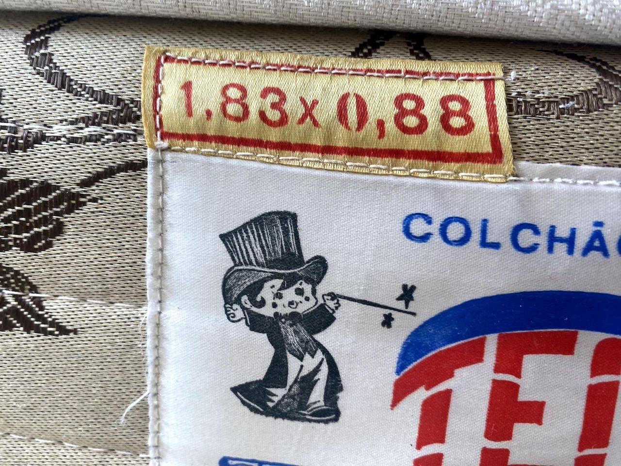 Cama de solteiro com estrado e colchão