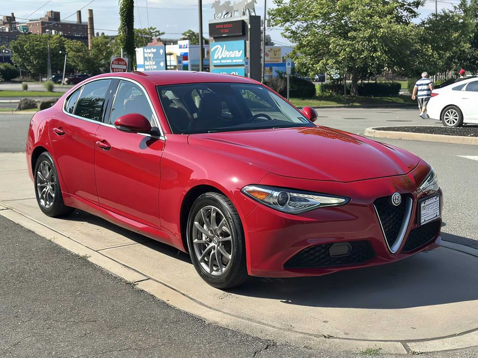 Alfa Romeo Giulia      2018