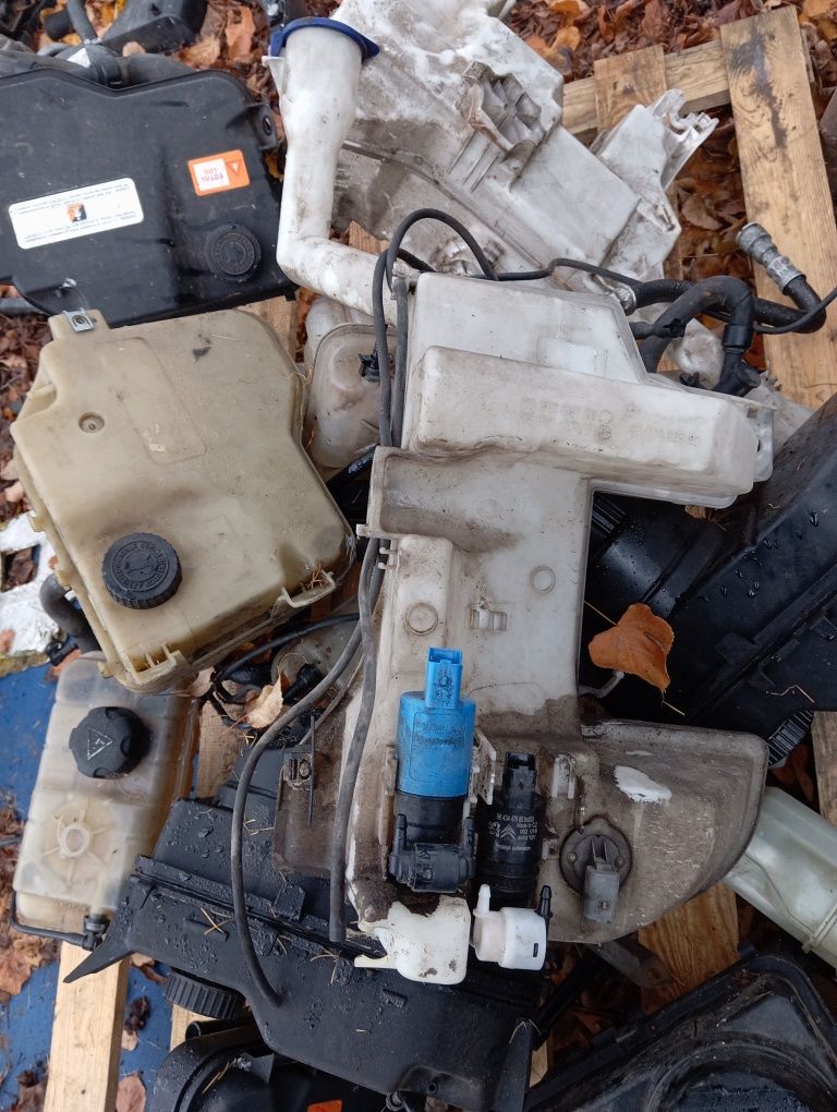 Zbiorniczek spryskiwaczy citroen C5 x7 III