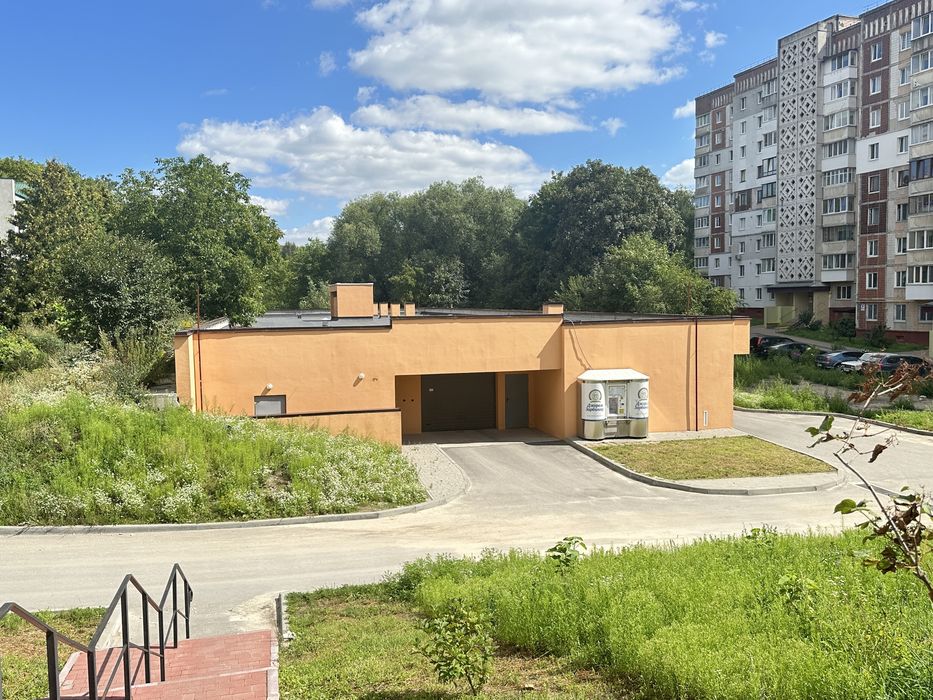 Гараж на проспекті Злуки