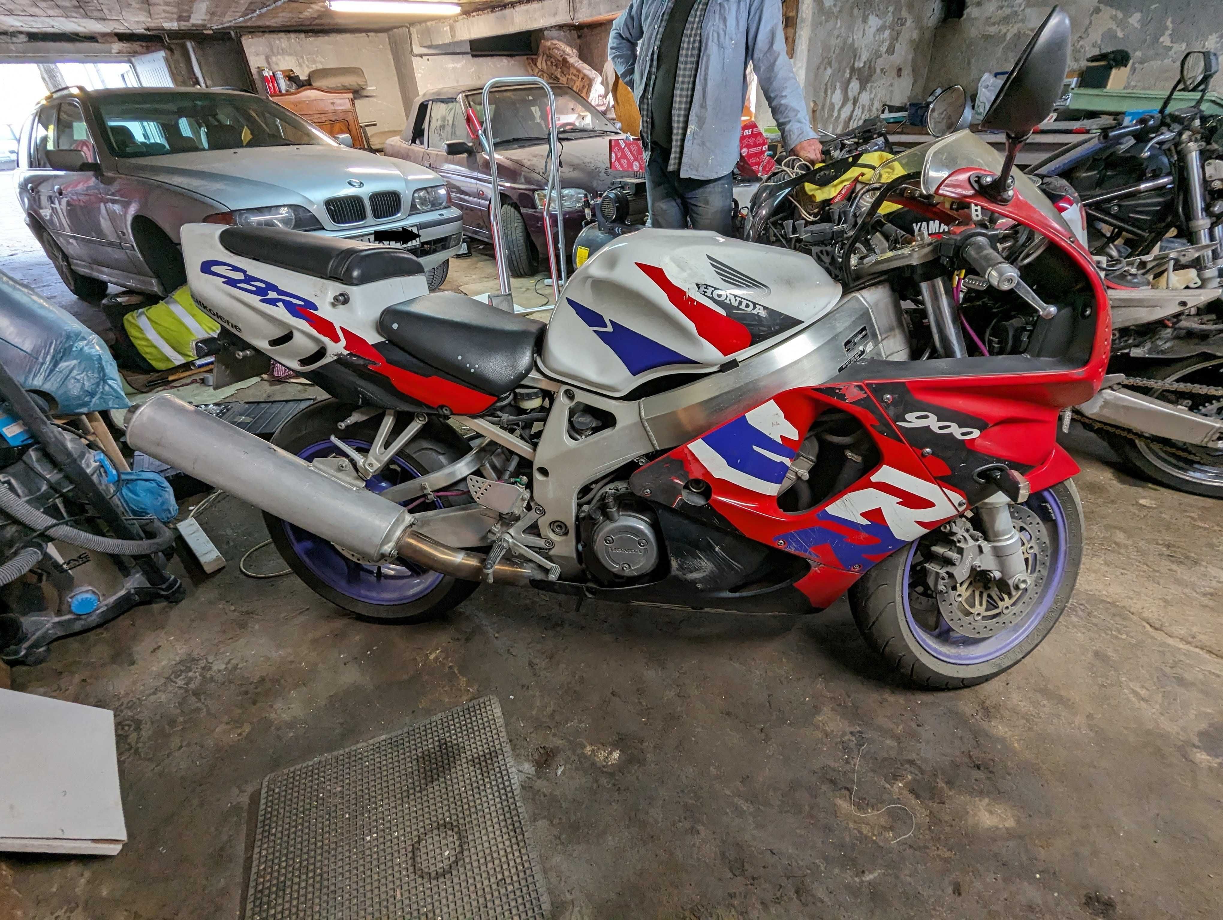 Honda CBR 900RR Fireblade SC33 - 1997