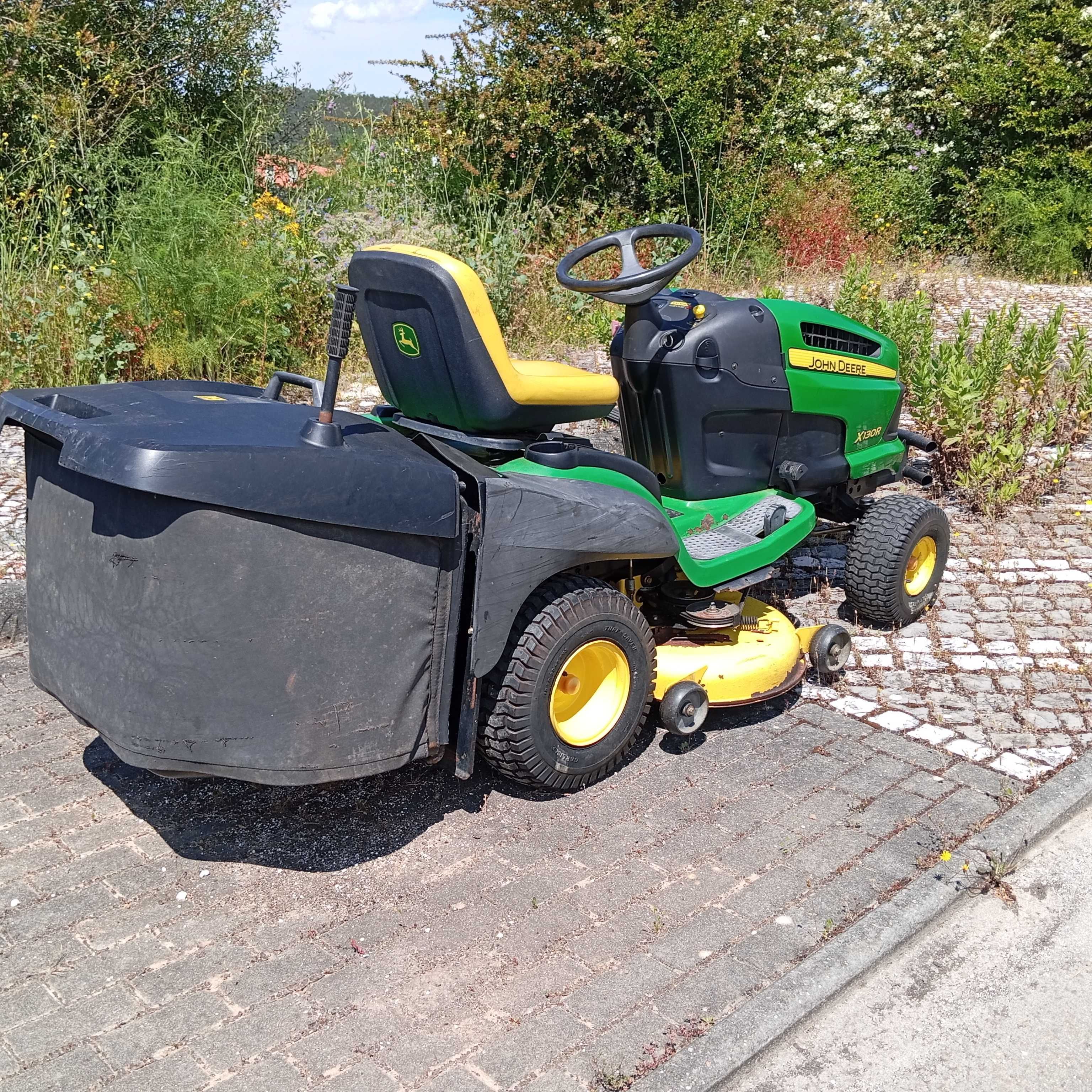 Corta relva john deere X110 x130r