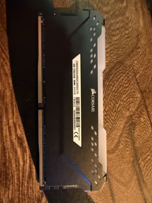 Pamiec Ram rgb ddr4 3000Mhz 16Gb Corsair