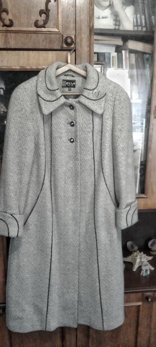 Продам пальто і плащ осінь-весна в гарному стані