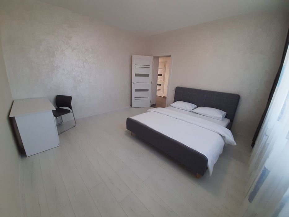 Нова 3 кімн. кв. в самісінькому центрі міста з приват. парковкою.