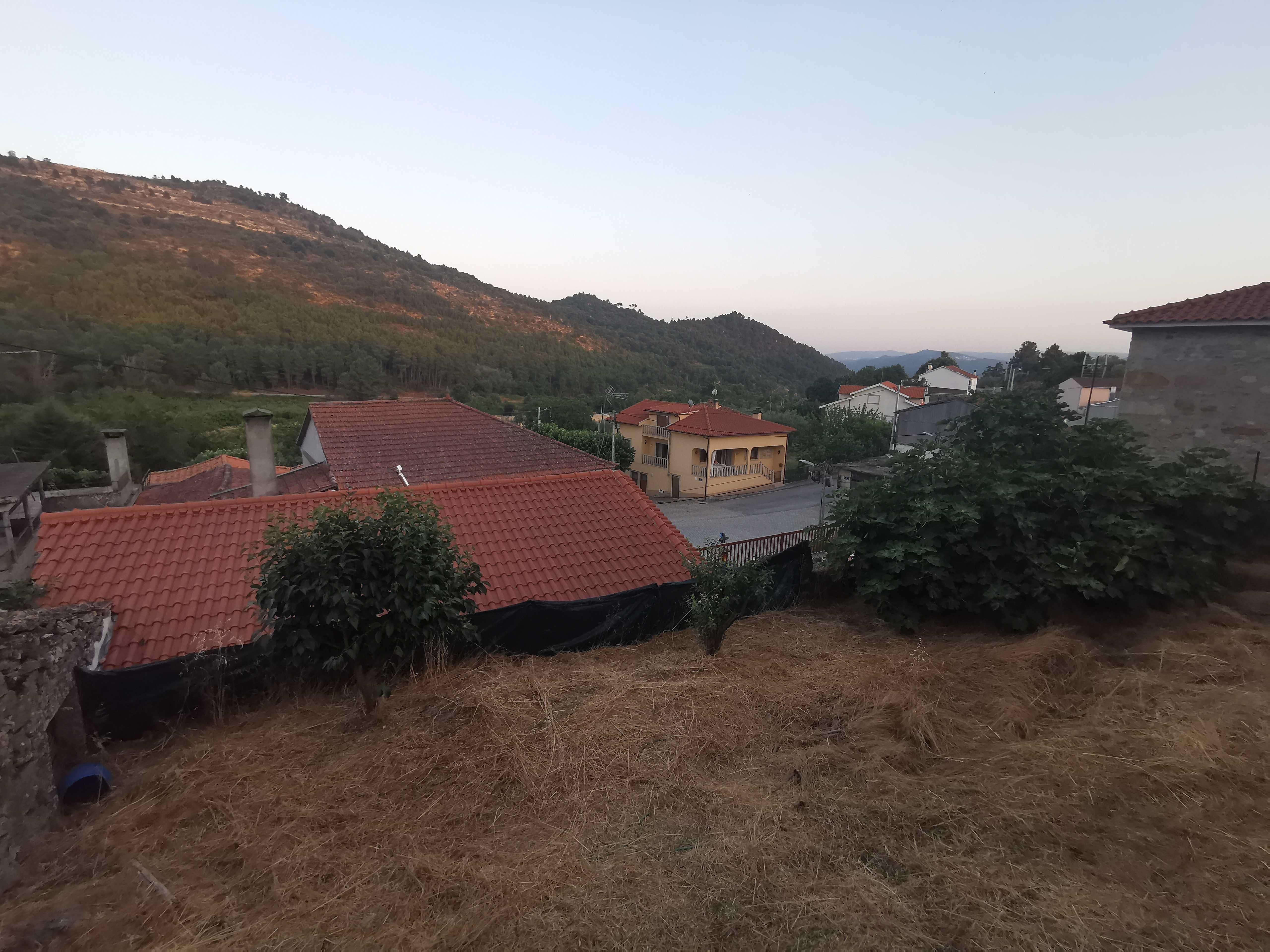 Vende-se Conjunto de moradias com terreno – Reconstrução no Douro