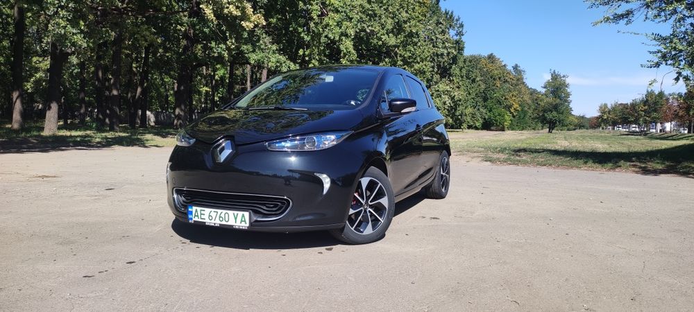 .  .RENAULT  Zoe .