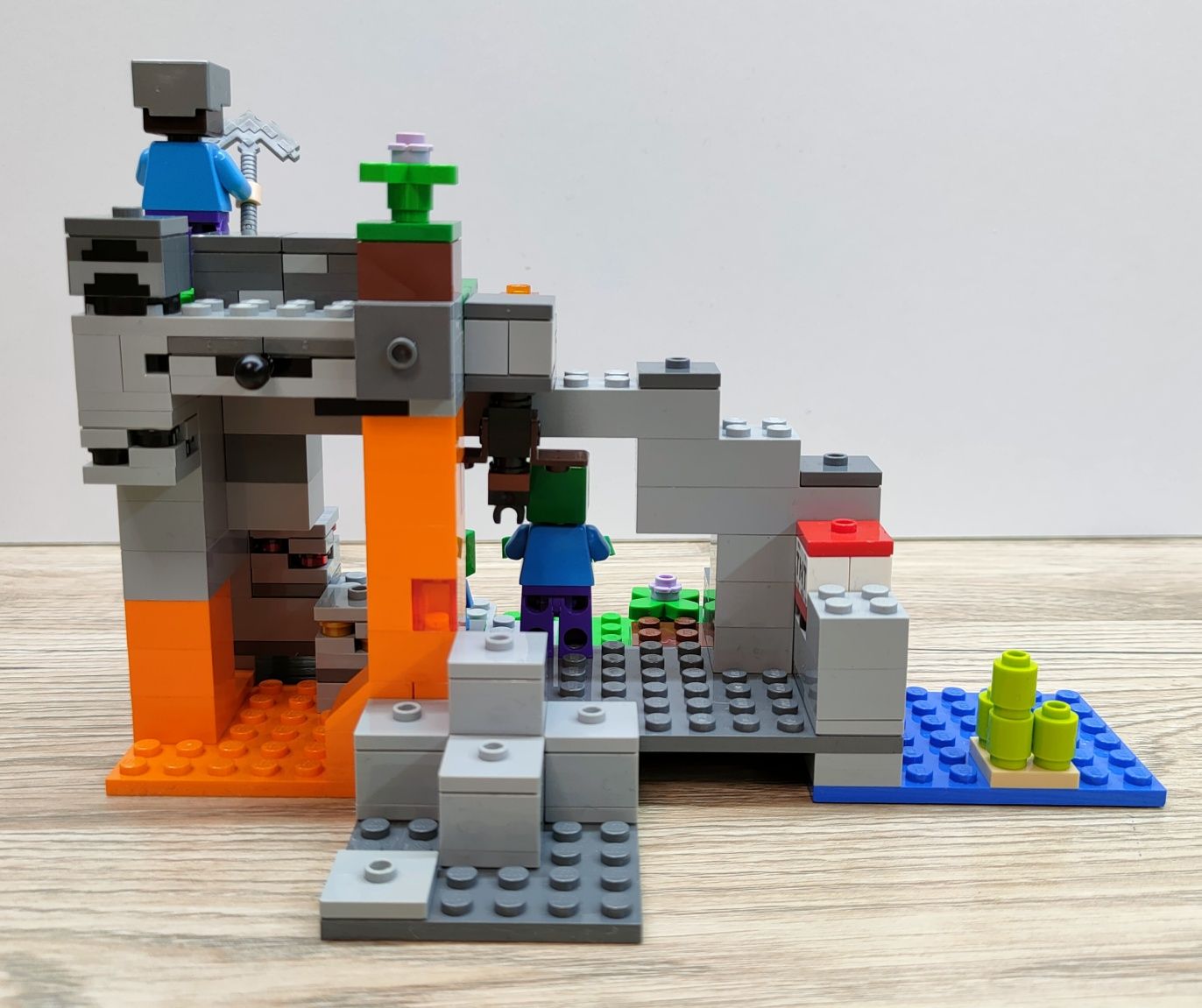LEGO 21141 Minecraft - Jaskinia zombie